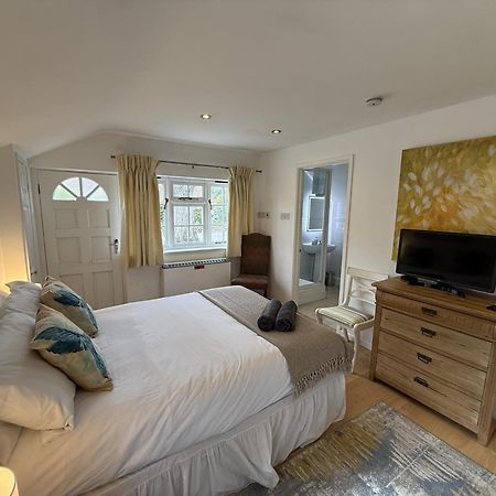 Private Entry Guesthouse Hideaway Hordle Экстерьер фото