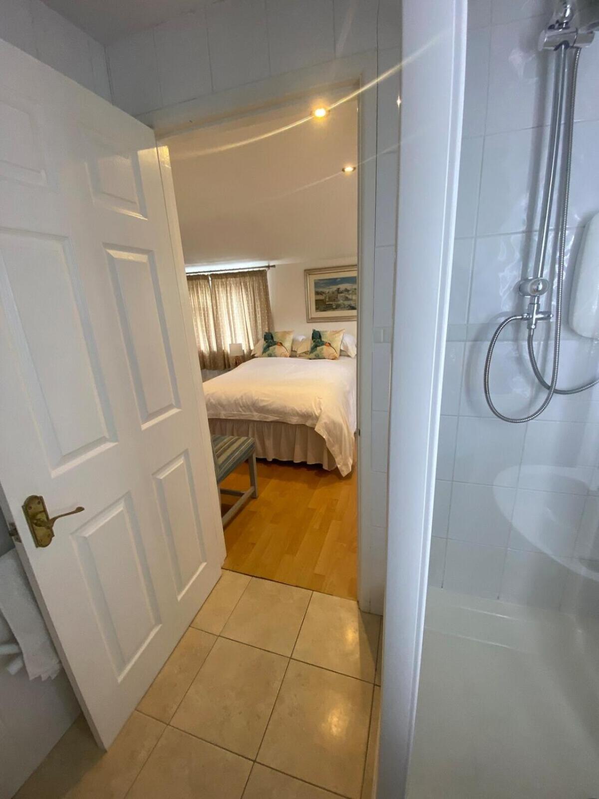 Private Entry Guesthouse Hideaway Hordle Экстерьер фото